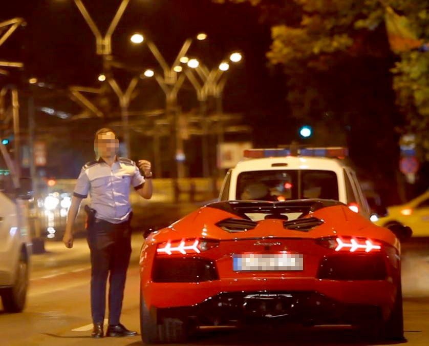 Mașina lui Adi Minune a fost oprită de un echipaj de la Poliția Rutieră pentru un control de rutină