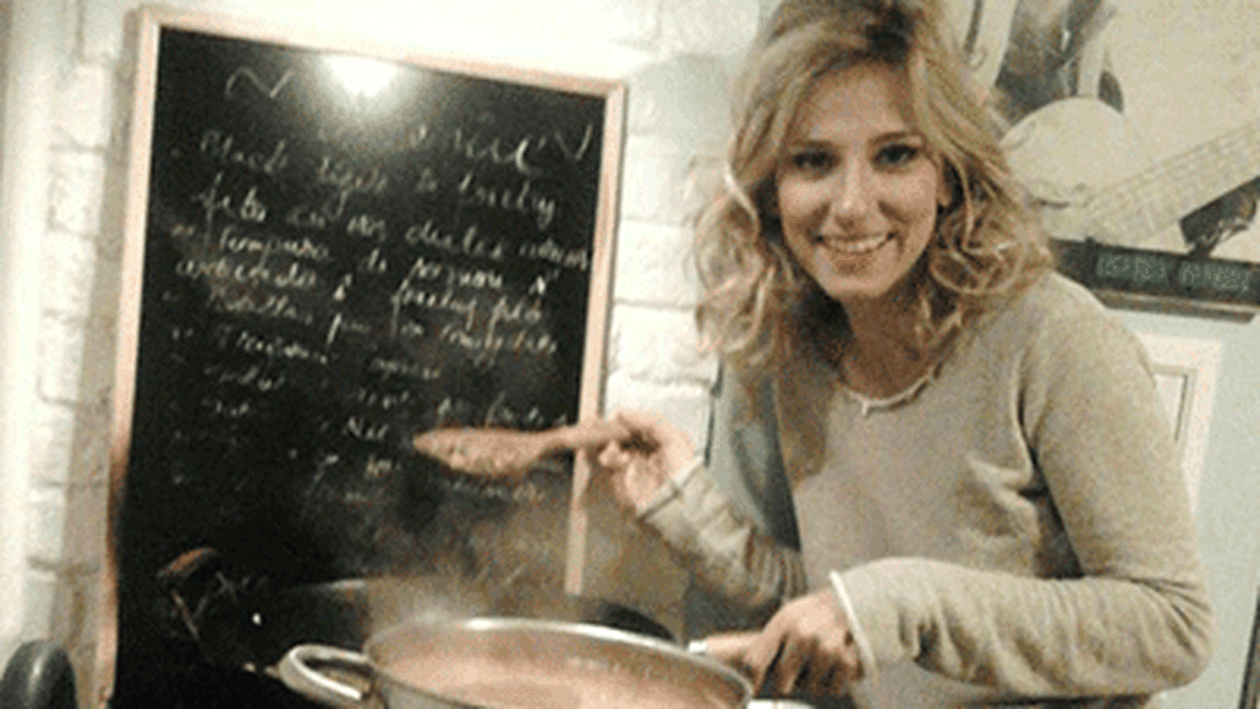 Dana Rogoz e gospodină desăvârşită! Sau nu? Uite în ce hal a ars mâncarea