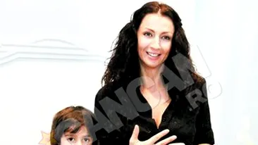 A impartit cortul cu Ayan