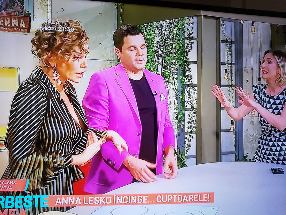 Lui Cove i-au căzut ochii în decolteul Annei Lesko! Imaginea e demențială: ”Tu o ai aici!”