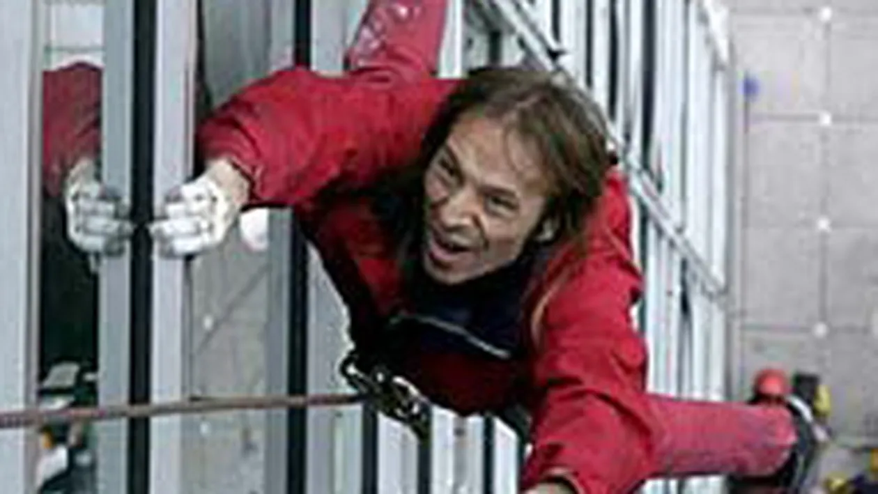 Spiderman, Alain Robert, va escalada hotelul Intercontinental din Bucuresti!