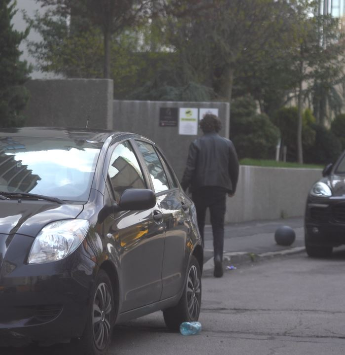 Toto se îndreaptă spre locuința sa