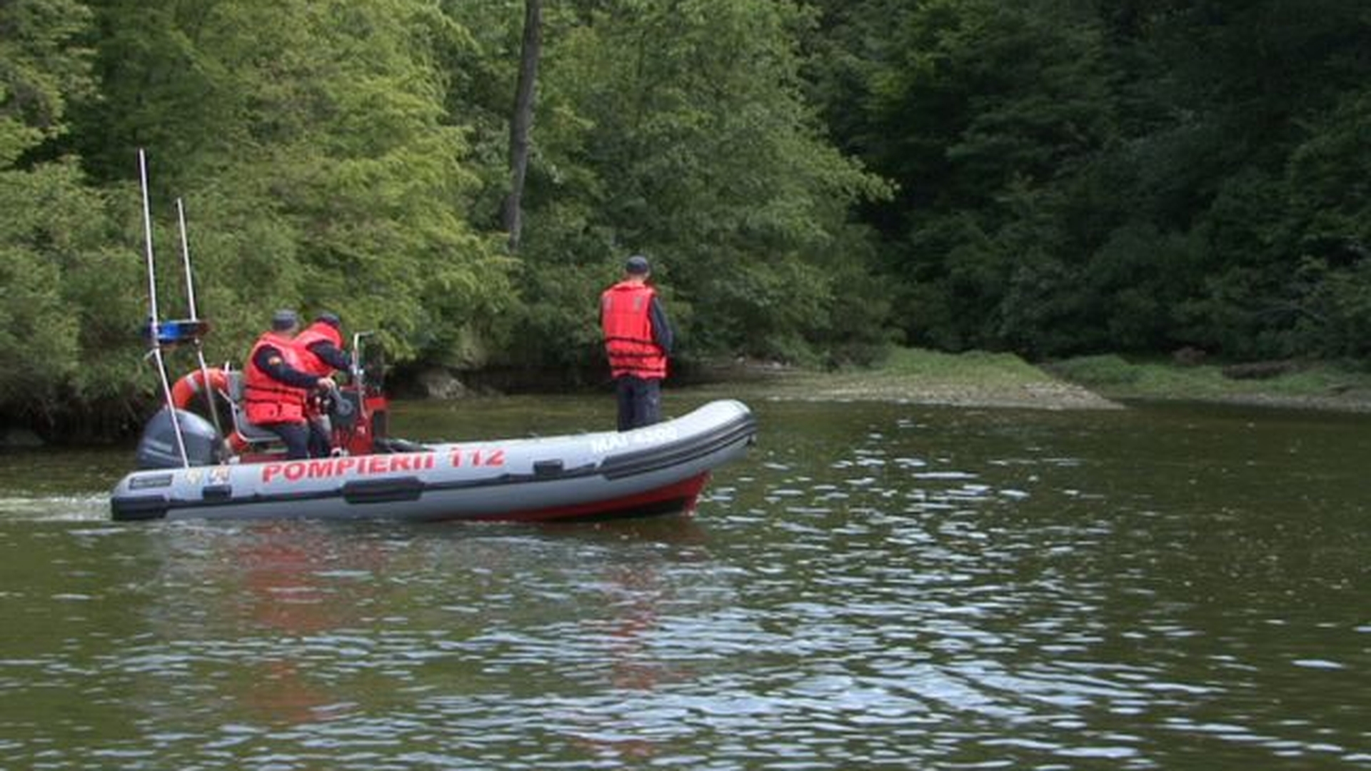 Fetiţă de 12 ani luată de ape, resuscitată. Tatăl, plecat în căutarea fetiţei, dat dispărut