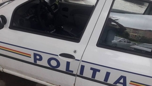 Doi bărbați din Suceava, tată și fiu, arestați după ce au lovit doi polițiști cu o scândură