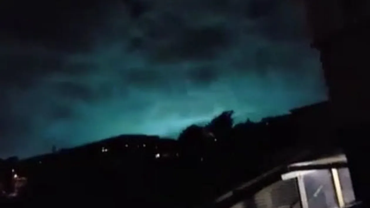Fenomen STRANIU! Ce a apărut pe cer la scurt timp după cutremurul de 7,8 din Noua Zeelandă