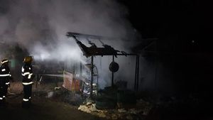 Incendiu devastator! Opt mașini și două case distruse de flăcări