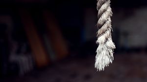 Caz tragic! O copilă de 12 ani s-a spânzurat. Trupul neînsuflețit al fetiței a fost găsit de fratele mai mic