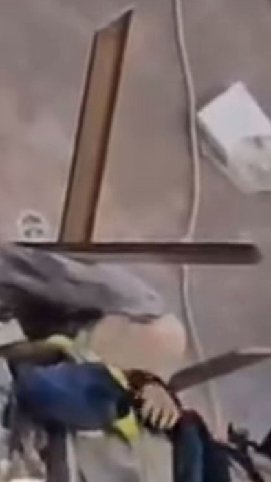 Miracol după explozia din Rahova! Persoana care făcea cu mâna de sub dărâmături a fost salvată