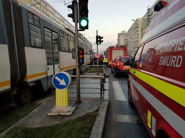 Accident teribil în Capitală! O femeie a murit călcată de tramvai
