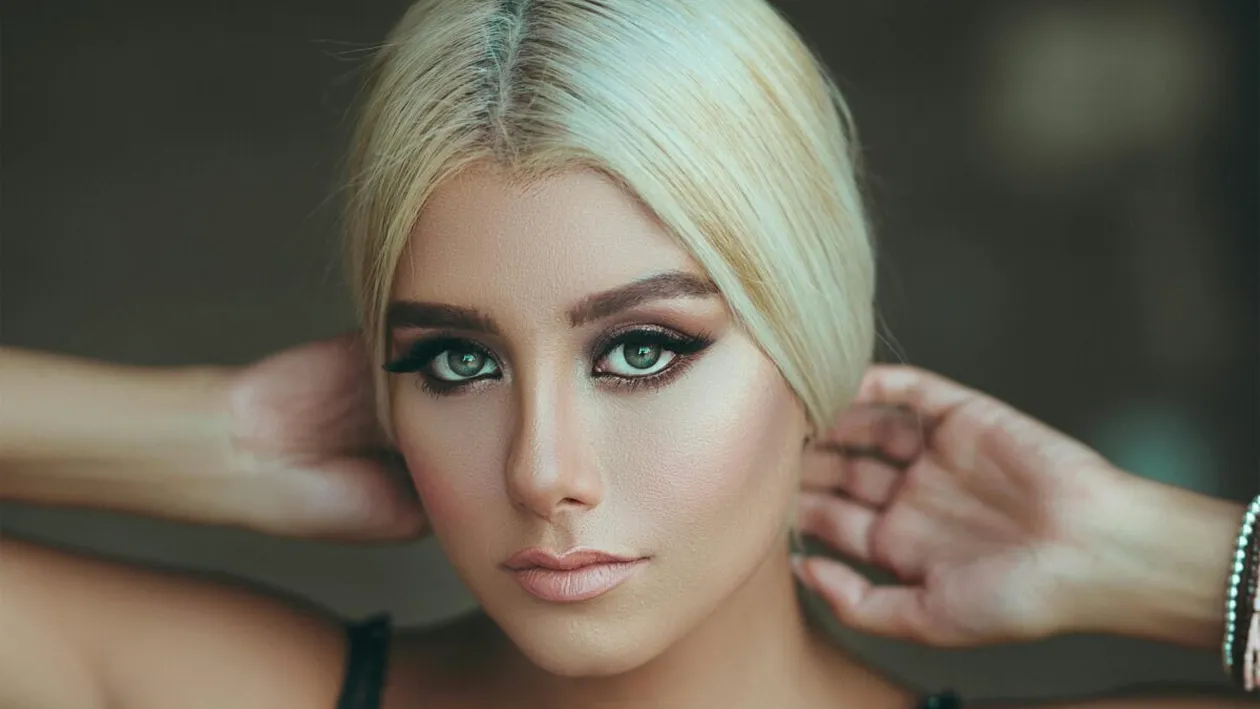 „Halo lips” – trendul anului 2026 în materie de make-up. Adio buze super-lucioase și linii trasate la milimetru!