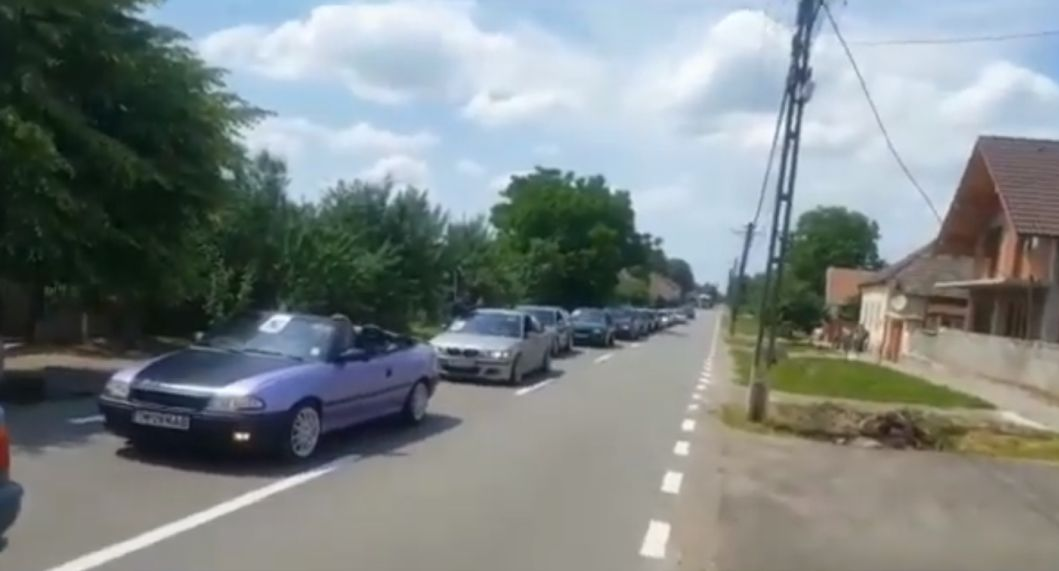 Șoferița care a plonjat cu BMW-ul în lacul Ghioroc, condusă pe utlimul drum cu drifturi și mașini tunate