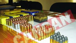 Munitie gasita in mobila de la second-hand