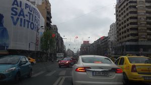 Primele imagini! Bucurestiul, impodobit de Paste! Floricele, iepurasi, fluturasi si luminite!