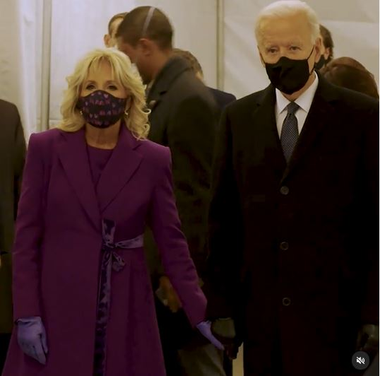 Jill Biden, apariția ravisantă la ceremonia de învestire a soțului ei în funcţia de preşedinte al SUA. Melania Trump a încălcat tradiţia transferului puterii | FOTO & VIDEO