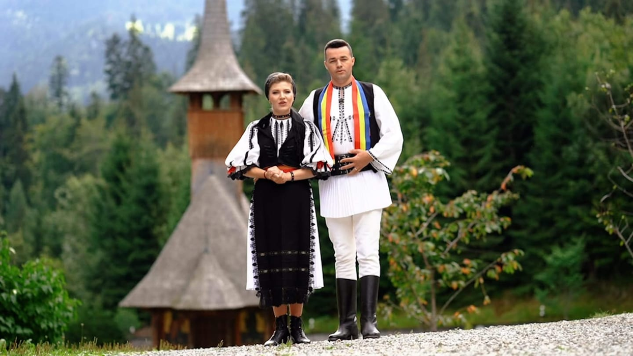 Mirela Vaida, declarații sfâșietoare despre Dumitru Stroie: “Sunt tristă și revoltată”. Regretatul artist va fi înmormântat astăzi în localitatea natală