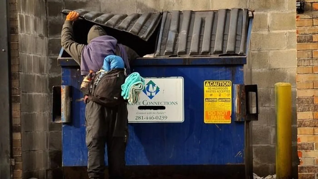 Povestea bizară a lui Heinz, cel mai ciudat milionar! Și-a făcut averea impresionantă căutând prin gunoaie: „Oamenii sunt risipitori” 