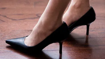 Peste trei milioane de femei au fost ranite de tocurile prea inalte