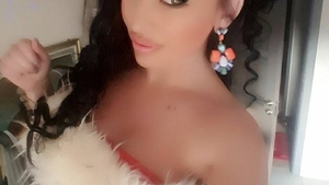 Reacţia virulentă, după ce a văzut pozele cu sexy-inspectoarea: ”Total nepotrivită!”
