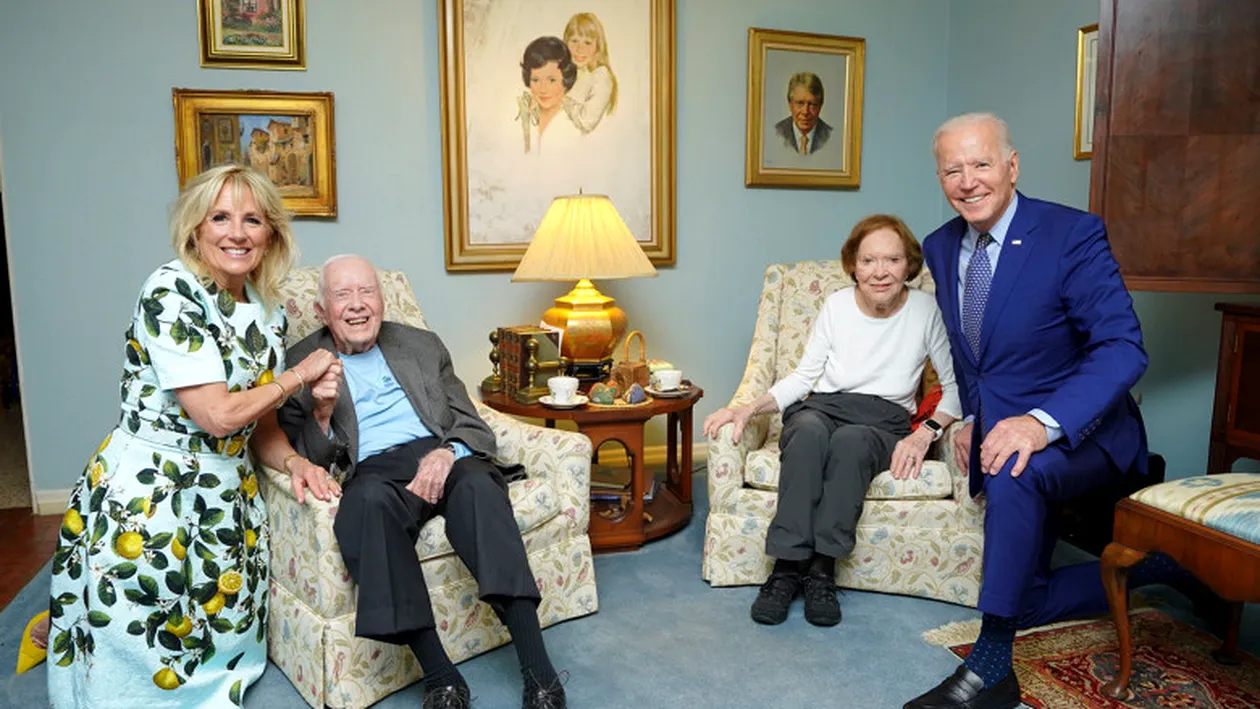 Familia Biden, în vizită la Jimmy Carter, fostul președinte al SUA. Fotografia bizară care a apărut