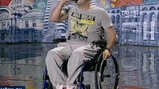 Asta a fost o lectie de viata! Rapperul din scaun cu rotile a ridicat sala in picioare cu versurile lui - Moment foarte emotionant la "Romanii au Talent"!