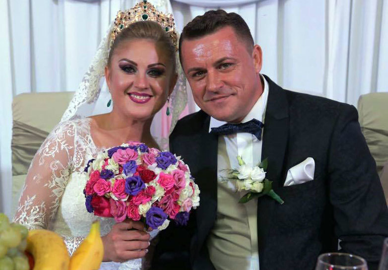 Nuntă mare la Ulmeni, judeţul Maramureş, unde primarul localităţii, Lucian Morar, s-a căsătorit cu Ioana Pricop, cântăreaţă de muzică populară.