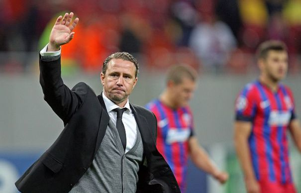 Deşi mai avea un an de contract, Laurenţiu Reghecampf a plecat de la Steaua după ce a pierdut titlul