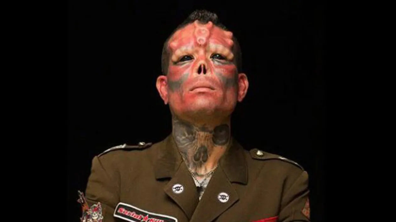 Un bărbat a cheltuit 38.000 $ ca să semene cu personajul său preferat din „Captain America”! Imaginile cu chipul său înfricoşător