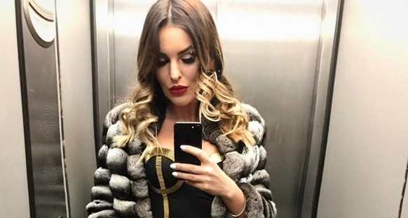 FOTO. Cum s-a îmbrăcat Anamaria Prodan la ziua de naștere a Denisei Nechifor. A ales un costum mulat care…