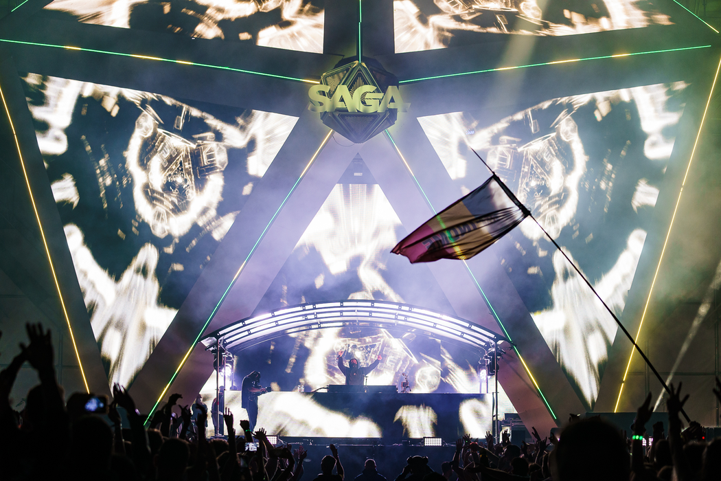 Alan Walker va susține cel mai exclusivist DJ-set în Rave Plane la SAGA Festival 2023
