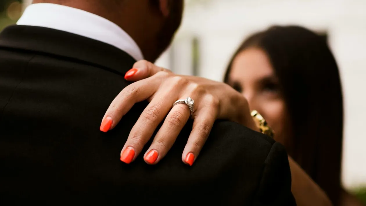 A fost cerută în căsătorie! Fiica unei vedete din România a trăit emoții mari: „Inelul s-a pierdut pe drum, dar...”