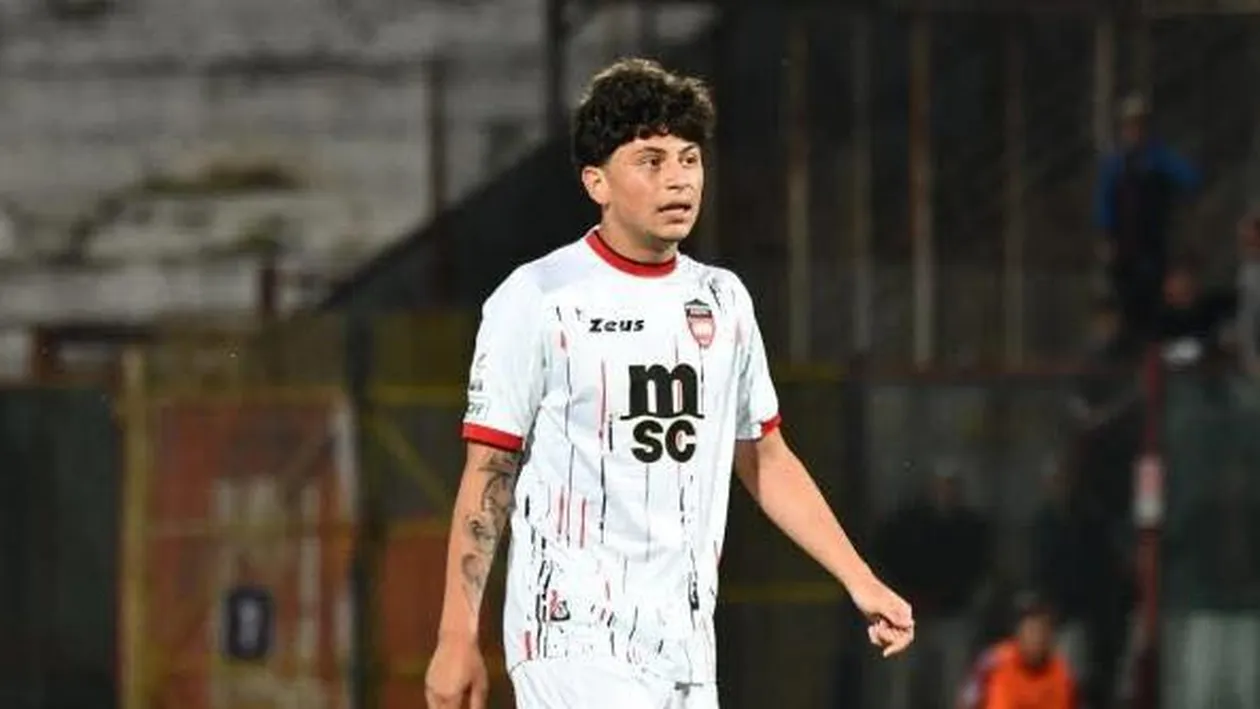 Fotbalist de doar 18 ani, înjunghiat în plină stradă de Crăciun! A fost ținta unei răzbunări și acum se zbate pentru viața sa pe un pat de spital