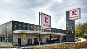 Se dă legea care închide supermarketurile duminica! Marile magazine, program scurt şi sâmbăta
