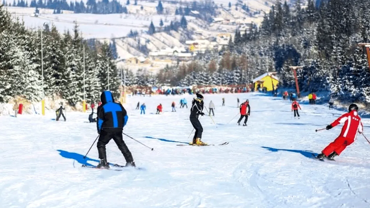 Tabară de iarnă 2026. Cât trebuie să plătească un copil pentru 7 zile la munte