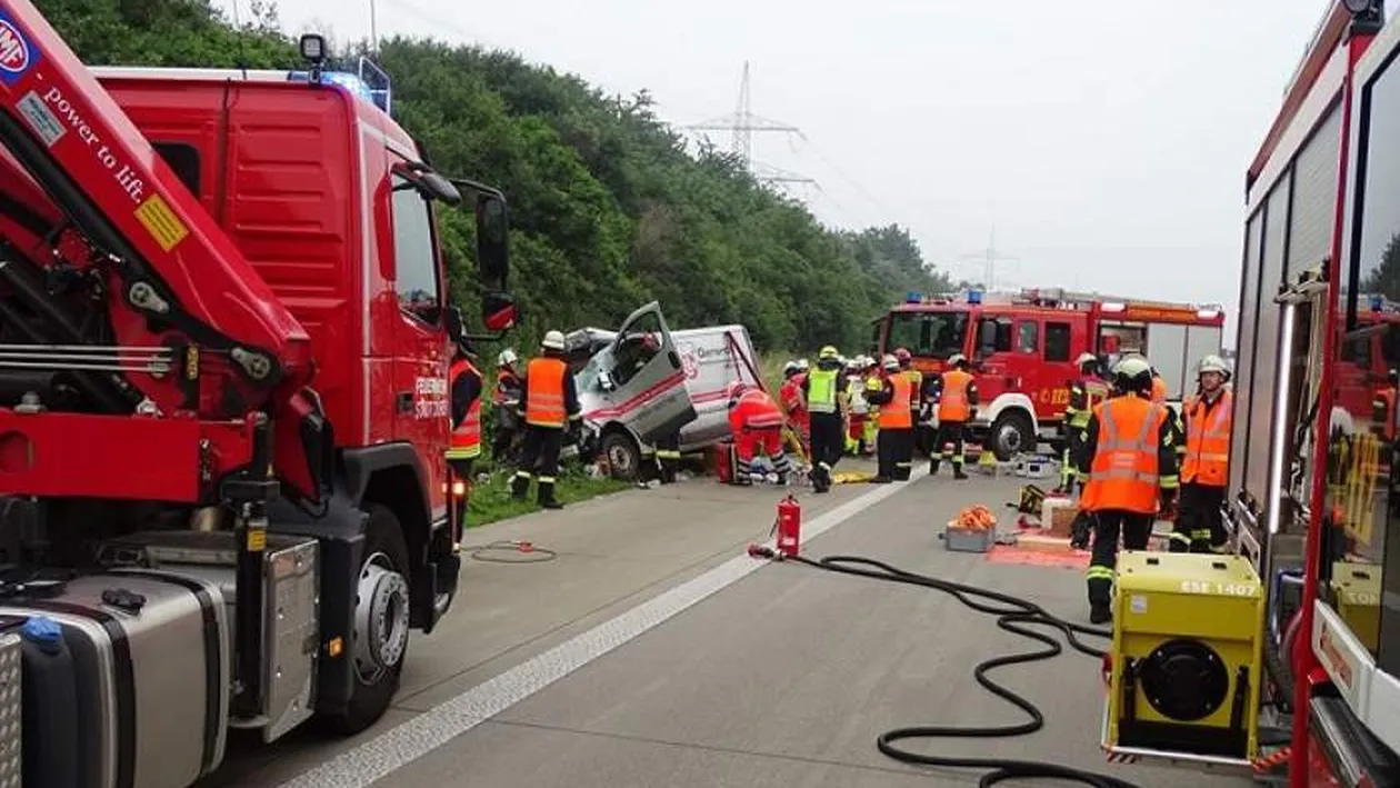Accident mortal în Germania! O dubă s-a izbit de un TIR românesc