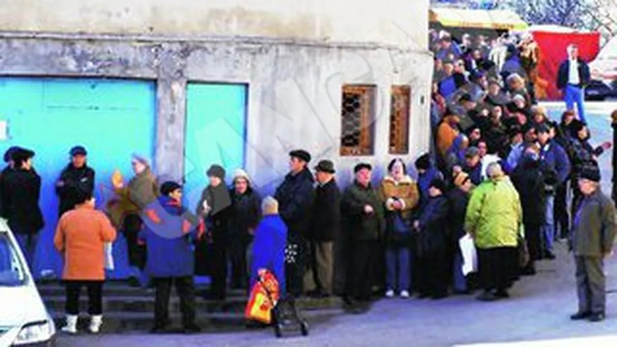 Au stat la coada la alimente gratis