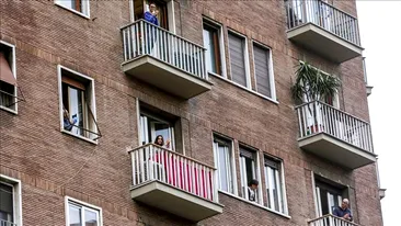 Ce au găsit niste locatari în balcoanele unui bloc din Capitală. Oamenii se află în pericol