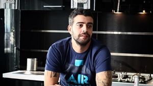 Speak a recunoscut ce obsesie ascunde! A plătit 15.000 E ca să-şi vindece o dependenţă din copilărie!