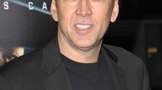 Nicolas Cage a luat-o razna. A facut "circ" si intr-un salon de tatuaje