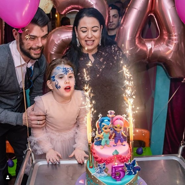 Oana Roman si Marius Elisei s-au “incins” la ziua fetitei lor. Declaratia sotului care a deranjat-o pe vedeta