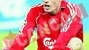 Carragher ii ataca pe patronii lui Liverpool