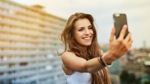 Avertismentul psihologilor: selfie-ul poate declanșa tulburări de comportament!