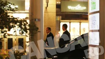 Emil Boc a retrait momentele de glorie de cand era premier! A venit in Bucuresti la un hotel de lux, cu sofer si aghiotant!