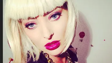 Delia, despletita, cu umerii goi si cu foarte putin machiaj! Vezi imaginea care i-a facut pe fani sa exclame: Perfectiune!