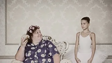 Pictorialul care va pune toate mamele pe ganduri! Ce simte copilul atunci cand tu esti convinsa ca ii faci un bine!