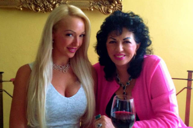 Carmen Harra a spus adevărul despre relaţia pe care o are cu bărbatul cu care s-a fotografiat de Ziua Îndrăgostiţilor