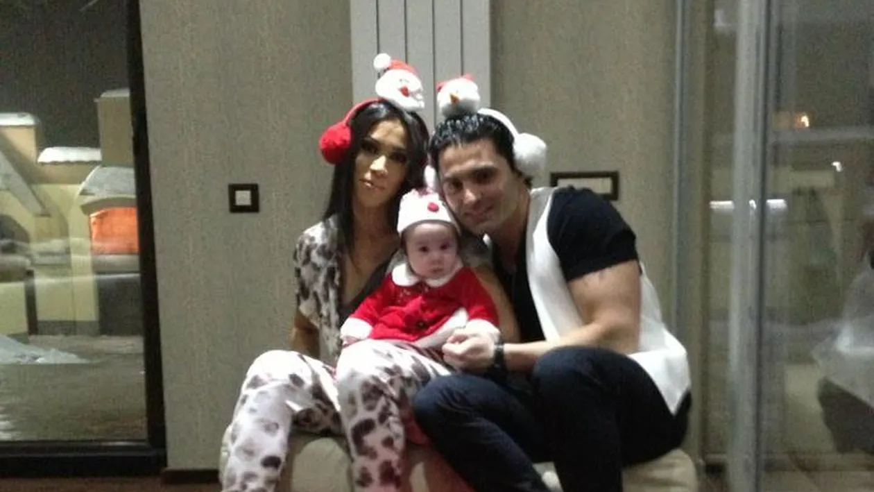 Detaliul hilar pe care l-au ratat atunci cand s-au imortalizat de Craciun! Ce au facut vedetele de sarbatori!