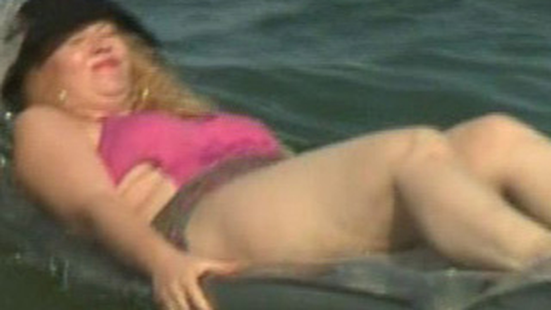 VIDEO Oana Lis, la un pas de moarte! Vezi prin ce a trecut cand era la piscina!