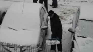 Dan Cruceru a dat doua ore la lopata: Trebuia sa plec cu masina si ajutor de la straini n-aveam!