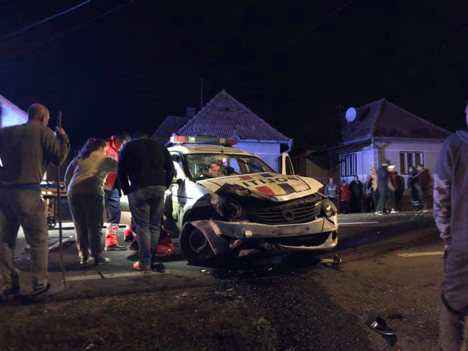 Mașină de poliție, în misiune, a fost implicată într-un accident de circulație