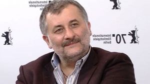 Cristi Puiu, executat de propagandă. Regizorul a ajuns dușmanul sectei „Martorii Pandemiei” și îndeamnă autoritățile să nu trateze cetățenii ca pe niște „vite”